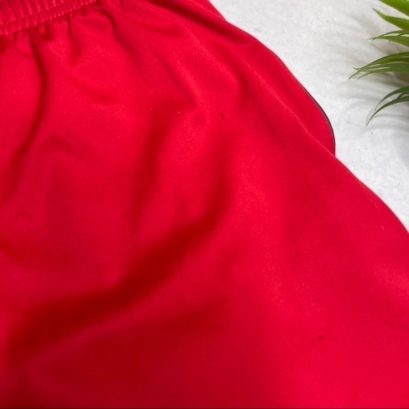 UNDER Armour Boys Red Basketball Shorts - Picture 10 of 10